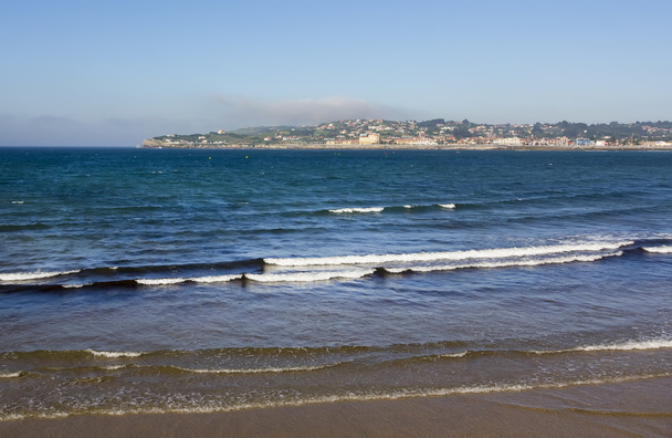 biały piasek na plaży w mieście Gijón, Hiszpania - Zdjęcie, obraz