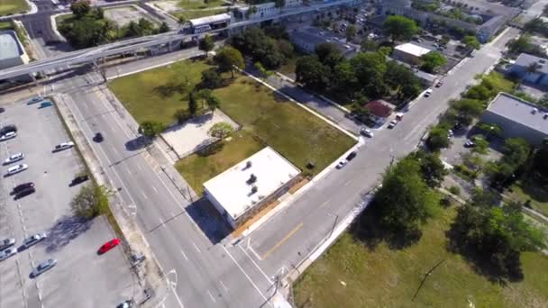 Vídeo aéreo de um quarteirão urbano
 - Filmagem, Vídeo