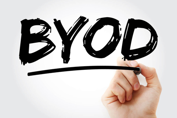 BYOD - Traiga su propio acrónimo de dispositivo con marcador, fondo de concepto de tecnología - Foto, Imagen