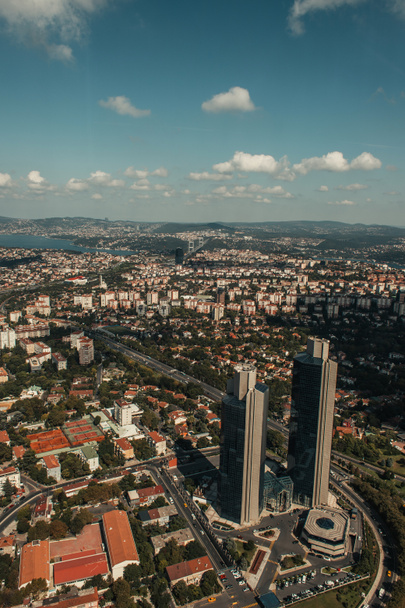 vista aérea de Estambul con rascacielos y calles - Foto, imagen