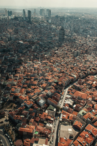 Ilmakuva kaupungista, jossa on vanhoja ja nykyaikaisia rakennuksia, Istanbul, Turkki - Valokuva, kuva