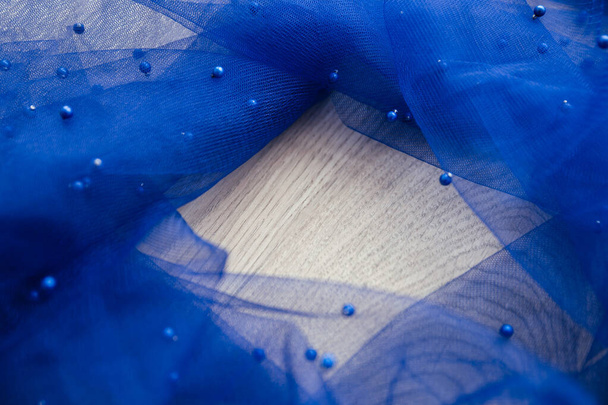 tela de tul azul oscuro con perlas - Foto, imagen