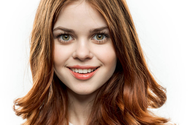 pretty surprised woman red hair face closeup emotions - Fotografie, Obrázek