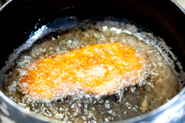Smažené japonské vepřové Tonkatsu domácí kotlety, při vaření - Fotografie, Obrázek