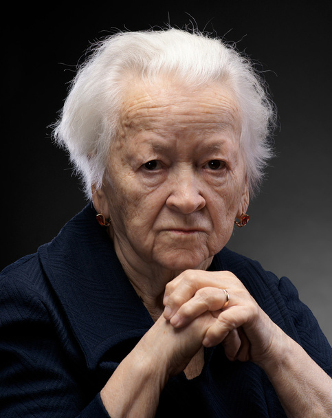 Портрет старой печальной женщины
 - Фото, изображение