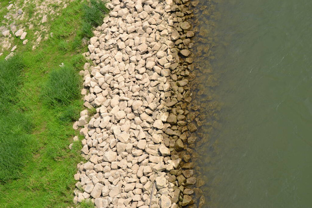 Φράγμα ποταμού για την προστασία του τοπίου - Φωτογραφία, εικόνα