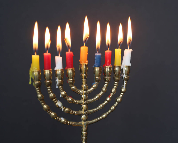 ユダヤ人の休日ハヌカとその有名な9分岐menorah - 写真・画像