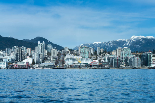 North Vancouver Shore skyline e lungomare paesaggio urbano. British Columbia, Canada. - Foto, immagini