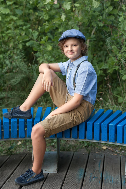 Portrét mladé usmívající se dospívající chlapec - Fotografie, Obrázek