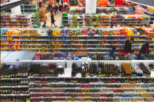 Változatos szupermarket áruk homályos fénykép  - Fotó, kép