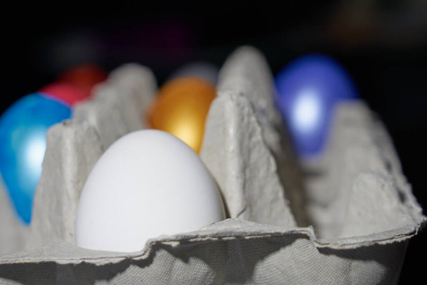 Colored pearly coloured eggs for Easter - Foto, afbeelding