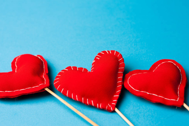 καρδιά σε ένα δώρο ραβδί Αγίου Βαλεντίνου διακόσμηση διακοπές ειδύλλιο - Φωτογραφία, εικόνα