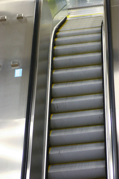 26 March 2005 Empty Escalators In Modern Building at the indoor - 写真・画像