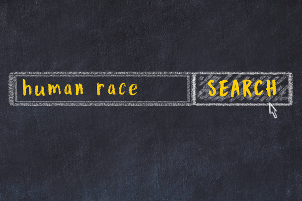 Концепция поиска человеческой расы. Рисунок мелом поисковой системы и надпись на деревянной доске - Фото, изображение