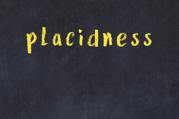 Vysokoškolská deska s ručně psaným nápisem placidness na ní - Fotografie, Obrázek
