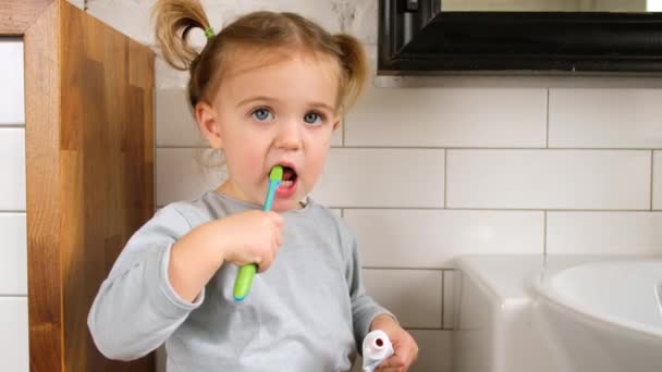 Cute child brushes her teeth - Footage, Video