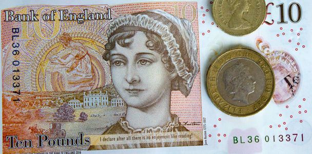 Αγγλικό εθνικό νόμισμα. Δέκα λίρες από κοντά. - Φωτογραφία, εικόνα
