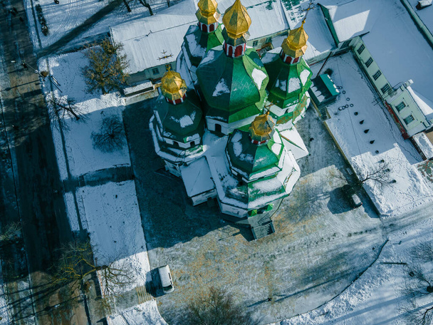 Vista aérea de um drone do Mykolayivskyy Sobor no estilo barroco ucraniano na cidade de Nizhyn Chernihiv região - Foto, Imagem