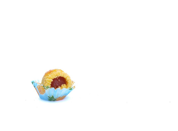 ananas taart koekjes geïsoleerd op zachte blauwe achtergrond. - Foto, afbeelding