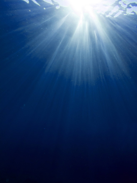 víz alatti nap sugarai - Fotó, kép
