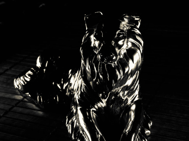 figurine argentée d'un loup - Photo, image