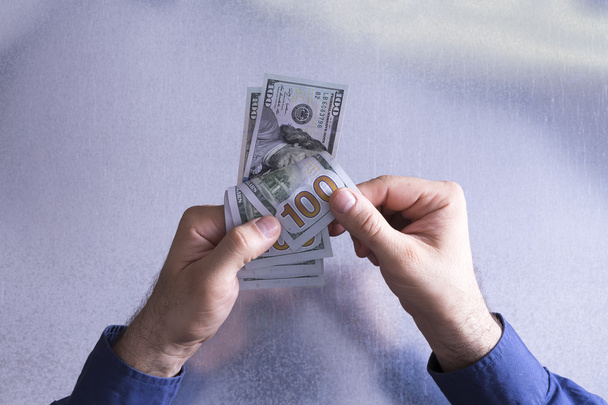 Man counting or paying 100 dollar bills - Foto, Bild