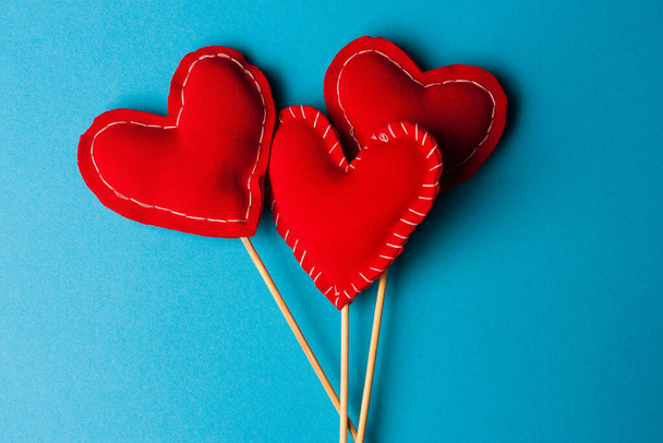 corazón en un palo regalo San Valentín decoración vacaciones romance - Foto, Imagen