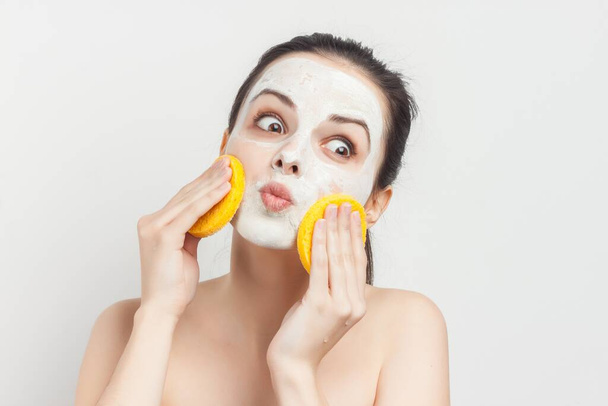 ruskeaverikkö kasvot naamio alasti hartiat ihonhoito - Valokuva, kuva