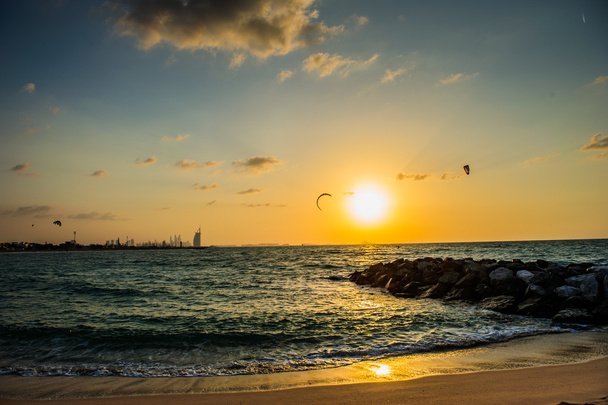 kaite παραλία ηλιοβασίλεμα στο Ντουμπάι, Ηνωμένα Αραβικά Εμιράτα - Φωτογραφία, εικόνα
