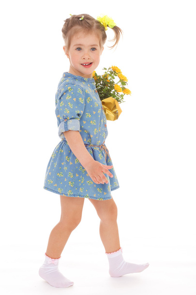 charming little girl holding a flower bouquet. - 写真・画像