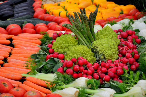 große Anzahl an frischem Gemüse - Foto, Bild