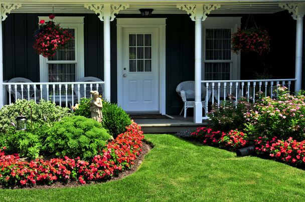 Landscaped front yard of a house with flowers and green lawn - Foto, imagen