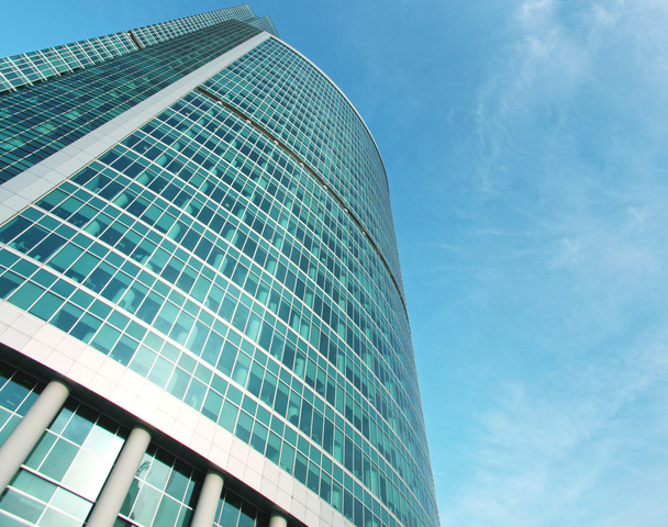 Açık mavi renkli cam yüksek artış gelecek gökdelen ticari modern şehir Binası çelik için panoramik ve potansiyel geniş açı görünümü. İş kavramı başarılı endüstriyel mimari - Fotoğraf, Görsel
