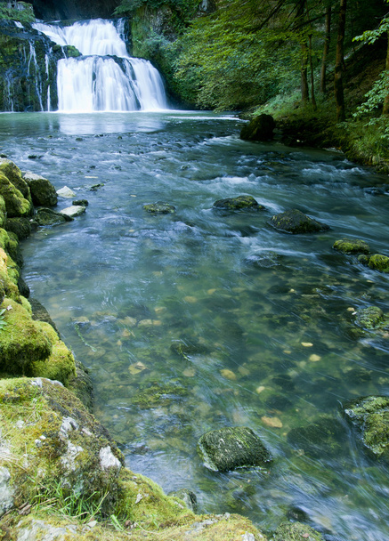 de lison bron waterval in doubs, Frankrijk - Foto, afbeelding