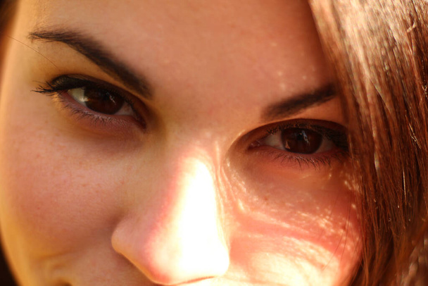 Krásné ženské hnědé oči zavřít fotografii - Fotografie, Obrázek