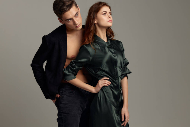 Aranyos férfi és nő vonzó stílus luxus kapcsolat intimitás - Fotó, kép