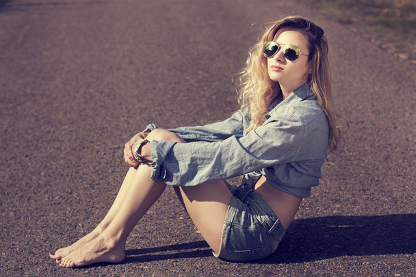 Trendy Hipster Girl Sitting on the Road - Photo, Image