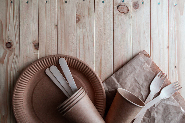Disposable eco friendly food packaging. Brown kraft paper food containers on wooden background. Flat lay. - Photo, Image