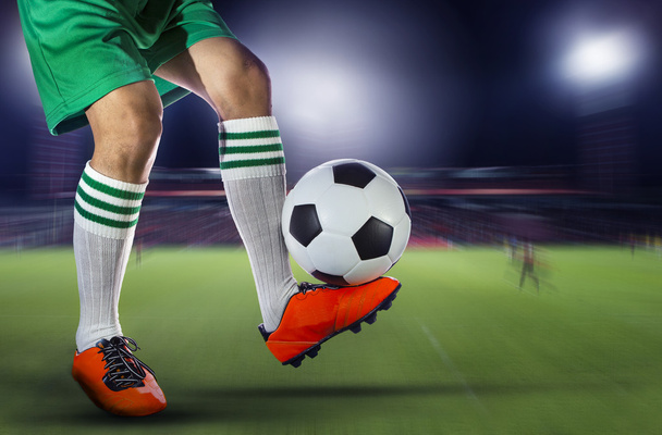footballeurs et ballon de football avec flou de mouvement de spor
 - Photo, image