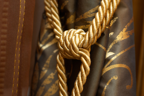 Nudo de oro en borla de cutrain de lujo
 - Foto, Imagen