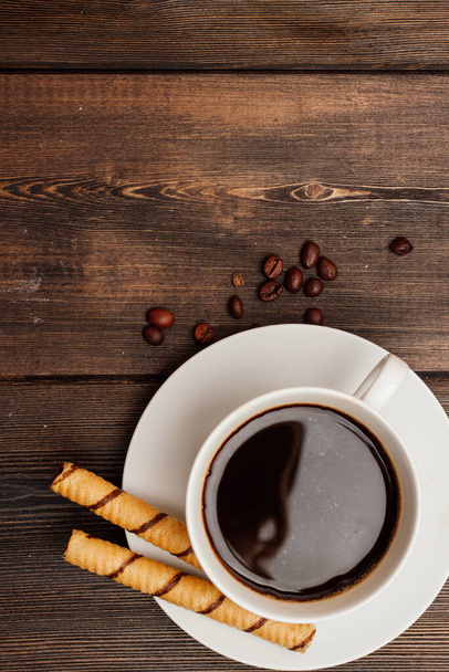 káva pohár sladkosti dřevěný stůl vaření snídaně - Fotografie, Obrázek