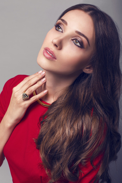 Portrait of beautiful woman with dark hair in red dress - Foto, afbeelding