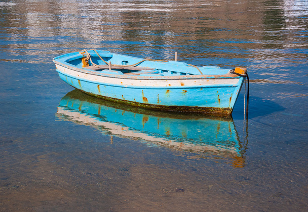 Fishing boat in Greece in sea near the beach. - Foto, afbeelding