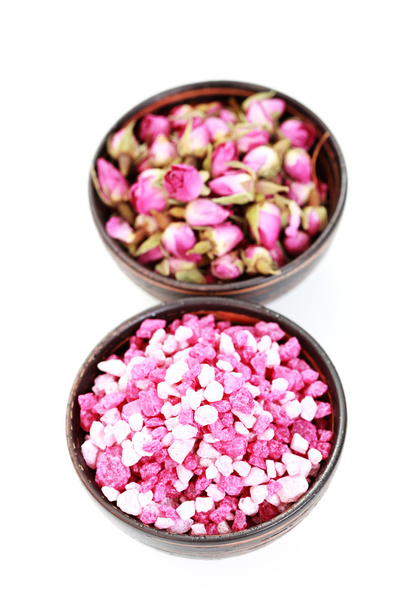rose bath salt with dried roses - beauty treatment - Foto, Imagen