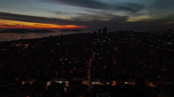 Avión no tripulado nigth oscuro vista de la ciudad - Imágenes, Vídeo