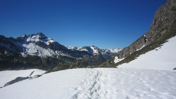 Jazda na nartach w Alpach Bawarskich i wieś oberstdorf - Zdjęcie, obraz