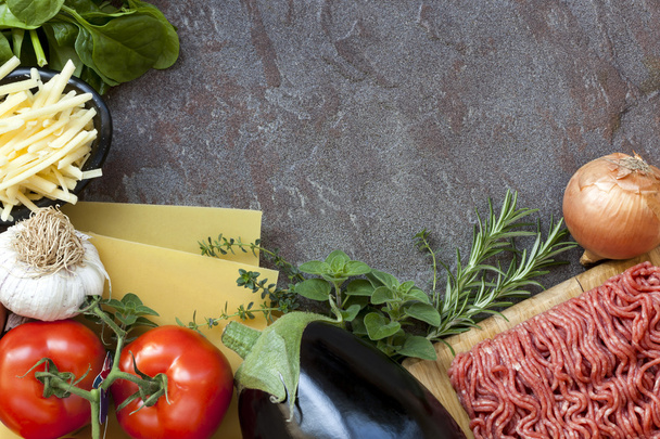 lasagna összetevők élelmiszer-háttér - Fotó, kép