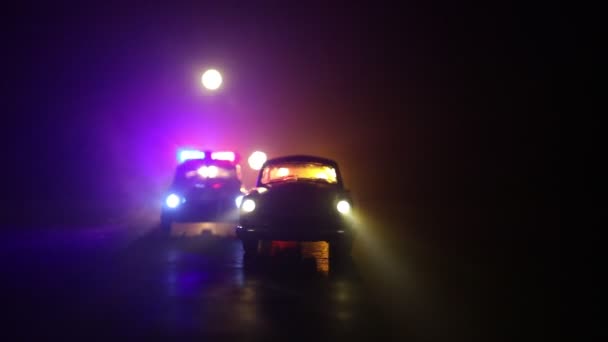 911 Awaryjny samochód policyjny jadący na miejsce zbrodni - Materiał filmowy, wideo