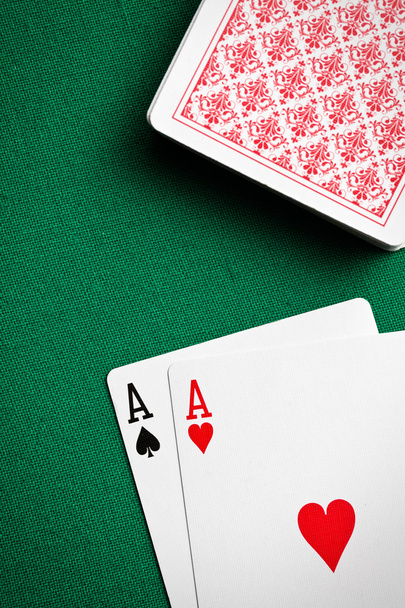 two aces on casino table - Фото, зображення