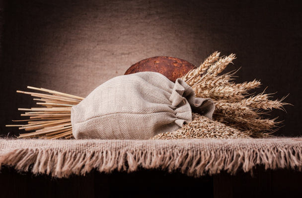 Bread, flour sack and ears - Фото, изображение